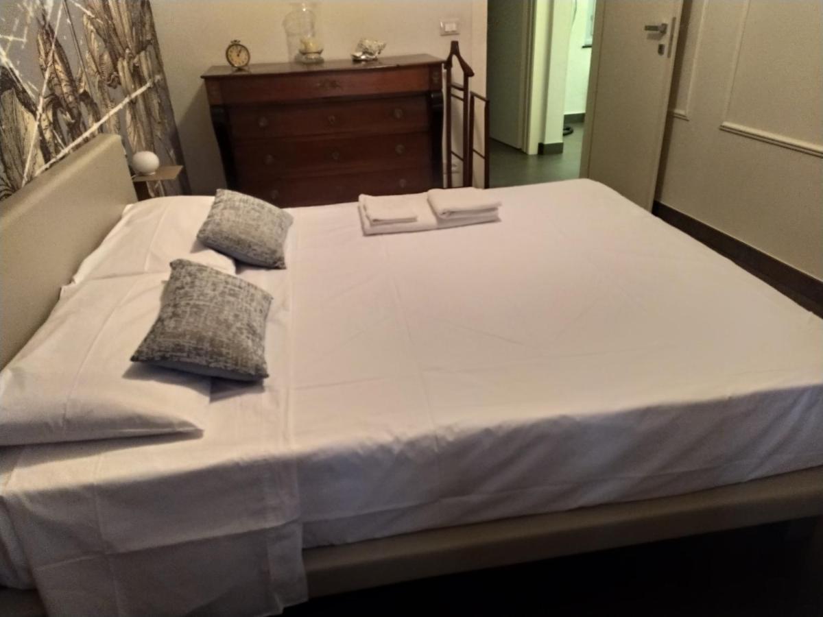 A Casa Di Chicca Apartment Savona Bagian luar foto
